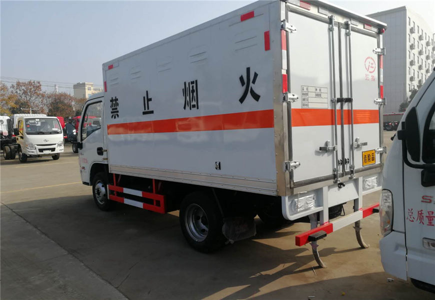躍進(jìn)藍(lán)牌危險品運輸車國六