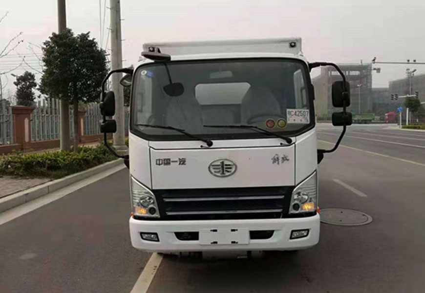 解放藍(lán)牌氣體廂式運(yùn)輸車(chē)