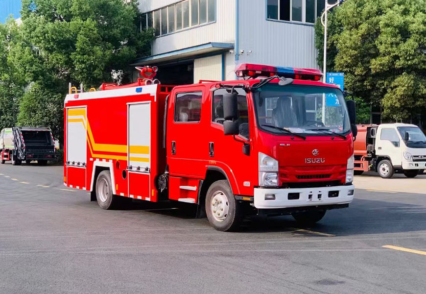 國六3.5噸五十鈴700P水罐消防車